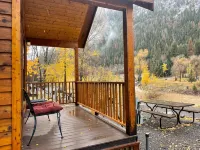 Ouray Riverside Resort - Inn & Cabins - parking