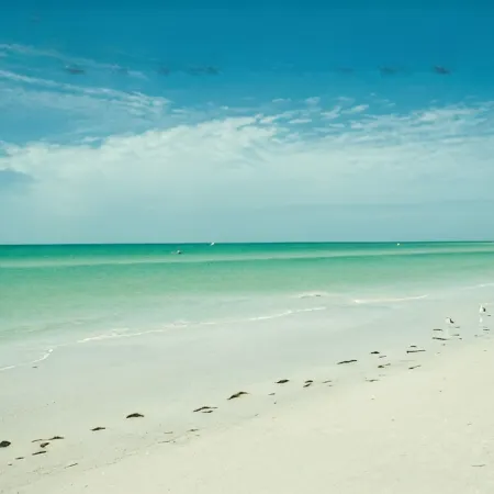 Charming Siesta Key Village Vacation Condo - Unbeatable Location, Free WiFi