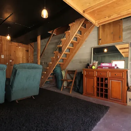 Ahwahnee-be Vintage Cabin - Three blocks to town!