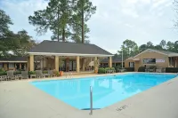Merry Acres Inn - Pools