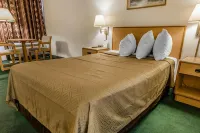 Horseshoe Curve Lodge - parking