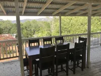 Family Home  - Pets welcome .  15km to Australia Zoo, 20km to amazing beaches. Hotels in Maleny