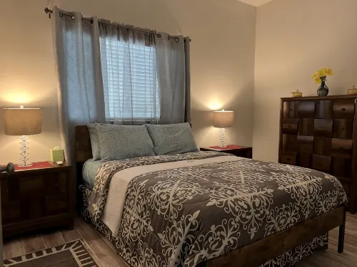 Lovely 2 bedroom rental unit with free parking