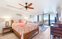 Sapphire Beach Escape -Top Floor- Amazing Views- Walk to Beach/Restaurants- HGTV - Bungalow