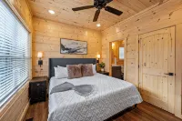Private Pool/Air Hockey/Hot Tub/Theater Recliner/Near Dollywood and the Island - Private Pools