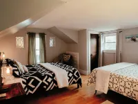 Charming 4-bedroom house in enchanting Millinocket with AC, WiFi Hotéis em Millinocket