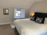 The Carthouse (Luxury 2 bed with private hot tub)