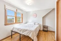 4 bedroom HOUSE – 5 Minutes to MOA & AIRPORT