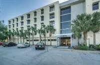 Clearwater Chic Beach Condo 1B|R fits 2 to 6 PPL