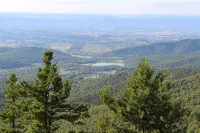 Peaceful cottage in farmland - close to Luray, Shenandoah River & National Park - 2-Star