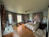 Vintage Haus - Cheerful, Elegant, Old World Modern - 4-Star