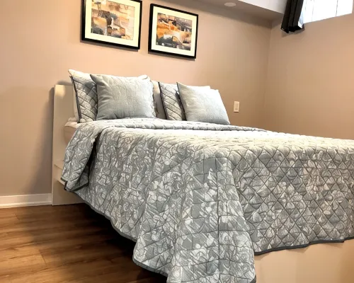 Darlington’s basement suite! Hotels in Clarington