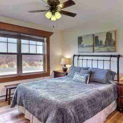 Mountain Escape Next to Camelback Resort! Ideal for Families and Big Groups Rooms