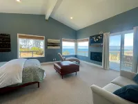 Pelican Point -- Oceanfront Blufftop on 1 Acre, Hot Tub, Dog Friendly!