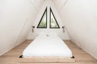 New! Cozy Waterfront A-Frame, Private Beach, Pet Friendly. - 4-Star