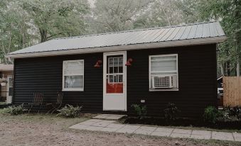 Private 2 Bedroom Pet Friendly Cabin Escape w/ Hot Tub in Greenbush, Michigan