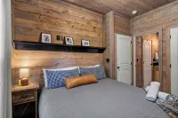 Long Views Retreat/3 Suites/Pet-Friendly - Sleeps 8 - Chalets