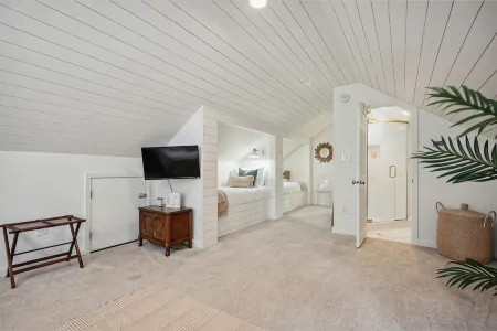 Blume Cottage-Historic 2Br Getaway, Walk to Lake Pontchartrain & Cafe's