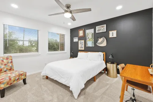 The Wildflower Townhome - Beautifully Updated and Fully Stocked - Close to A&M!