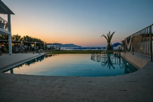Happy Days Beach Hotel