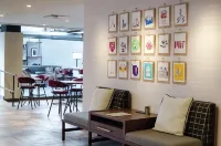 Freepoint Hotel Cambridge, Tapestry Collection by Hilton - Frühstück