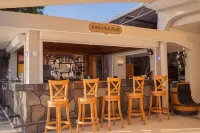 Gold Beach Resort - bar