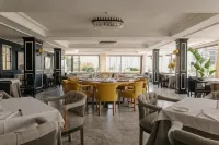 Hotel Almirante - parkir