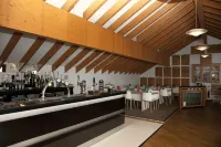 Boston West Hotel - bars