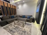 Modern studio in courtyard Beverly hills - parking