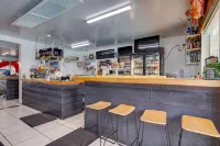 Kurrimine Beach Holiday Park - bar