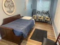 5 bedroom, 3 bath, beautiful hickory kitchen, large living space, sleeps 14 - Homestays