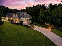 Modern Forest Escape w/ Pickleball, Hot Tub, Sauna, Gym, Fire Pit & Gameroom! - 3-Star