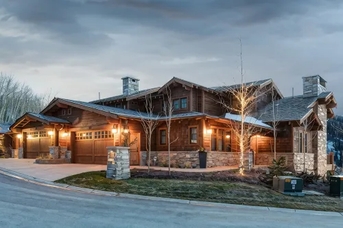 SPECTACULAR LUXURY SKI-IN / OUT HOME W/ SHUTTLE SVC. AMAZING SUMMER VIEWS. -  Privatzimmer