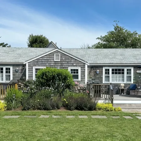 Walk to Town! Bike or Bus to Beach! Charming Cottage- Leeward- on Private Lane