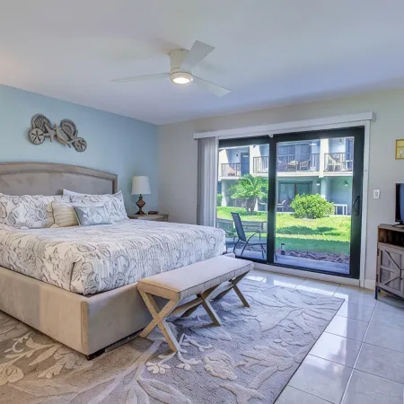SeaWinds Dreams Premium Beachfront/Oceanfront Condo-w/Private Beach Access