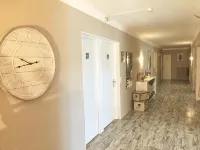Logis Hôtel le Clement V - 2 ดาว