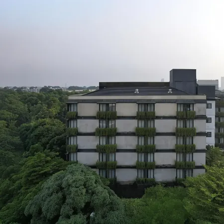 Park 5 Simatupang Отели рядом с достопримечательностью «Торговый центр Cilandak»