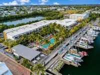 Sailboat Stay • Marina Pools • Sleeps 4 • Stock Island, Key West Hoteles en Stock Island