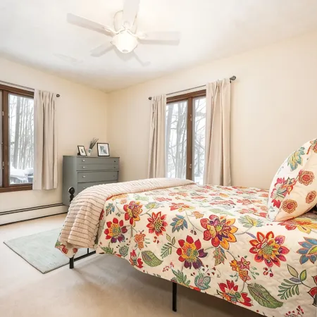 Dog Friendly Cabin in the Woods, Hot Tub & Firepit