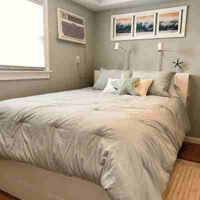 Wildwood 1 BDR Condo, Pool, AC, Wi-Fi, Parking, Sleeps 4. Walk to Everything! Rooms