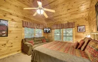 Creekside Paradise Found! One-Bedroom Mountain Cabin in Pigeon Forge - Alppimaja