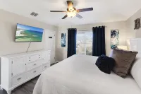 Townhome on the Water, Green Light Fishing, Pool, Arcade Machines, Sleeps 8 - 4-Star