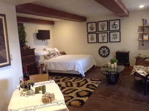 PETFRIENDLY,  ROMANTIC , STUDIO WITH INCREDIBLE LAKEVIEW, PRIVATE - CLOSE TO ALL