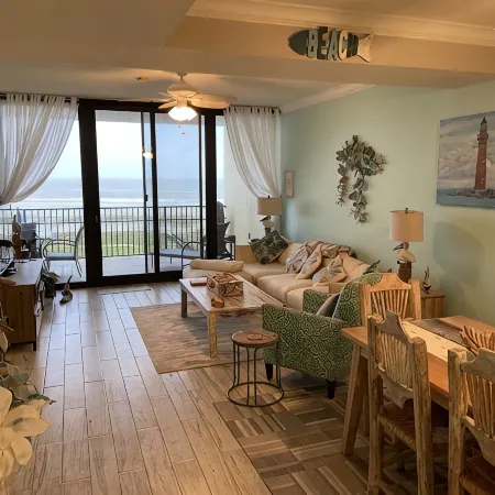 Family Friendly Beautiful Beach Front Unit!