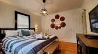 The Blue Sapphire: Modern & Stylish 2BR w/ 2 King Beds & Full Kitchen Отели в г. 
