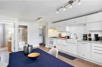Luxury Downtown Retreat - Prime Spot - Sleeps 6 - Homestays