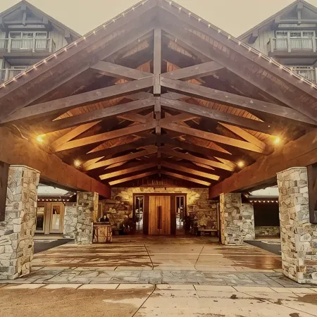 Top FLR Luxe Studio Suite•Best River View•Fireplace•Executive Desk•Near Elevator