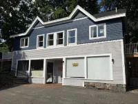 Modern Condo in Historic Marblehead, Walk everywhere, Parking, A/C, Deck & Grill