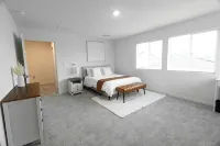 埃爾克格羅夫配有WiFi和停車位的寬敞全新四卧室家庭友好型度假屋 - 民宿