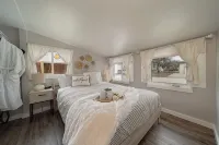Great Location! 2 Houses for large groups!!